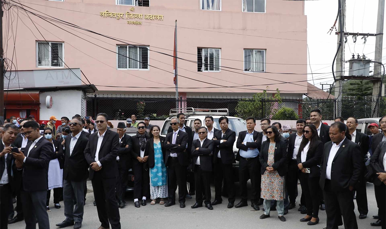 सिंहदरबार प्रवेशमा कडाइपछि कानुन व्यवसायीको आपत्ति, सरकारको ध्यानाकर्षण