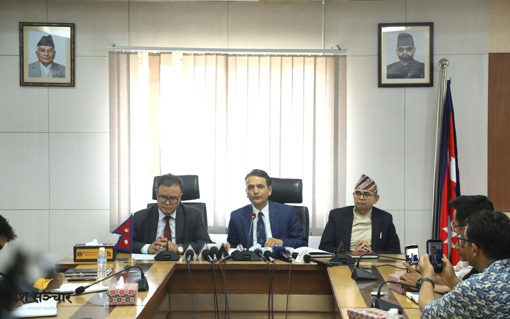 खाडीमा युद्धसम्बन्धी अफवाह फैलाउने ११ नेपाली पक्राउ