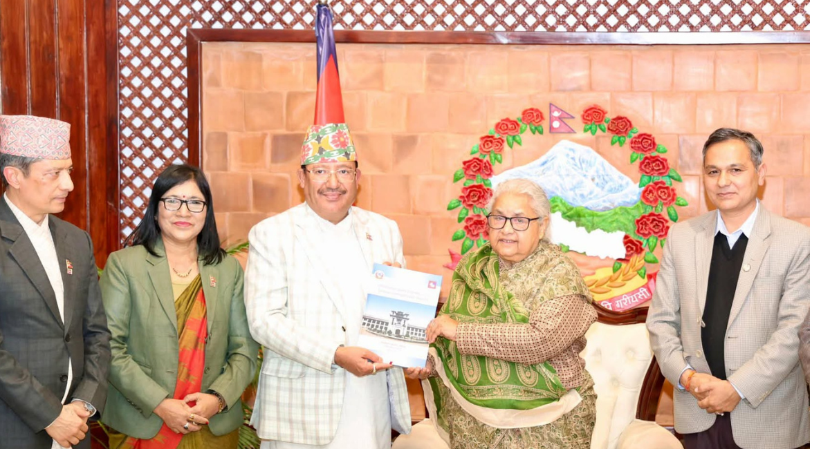 प्रधानमन्त्रीले बुझिन् चुनावी परिणामसहितको प्रतिवेदन