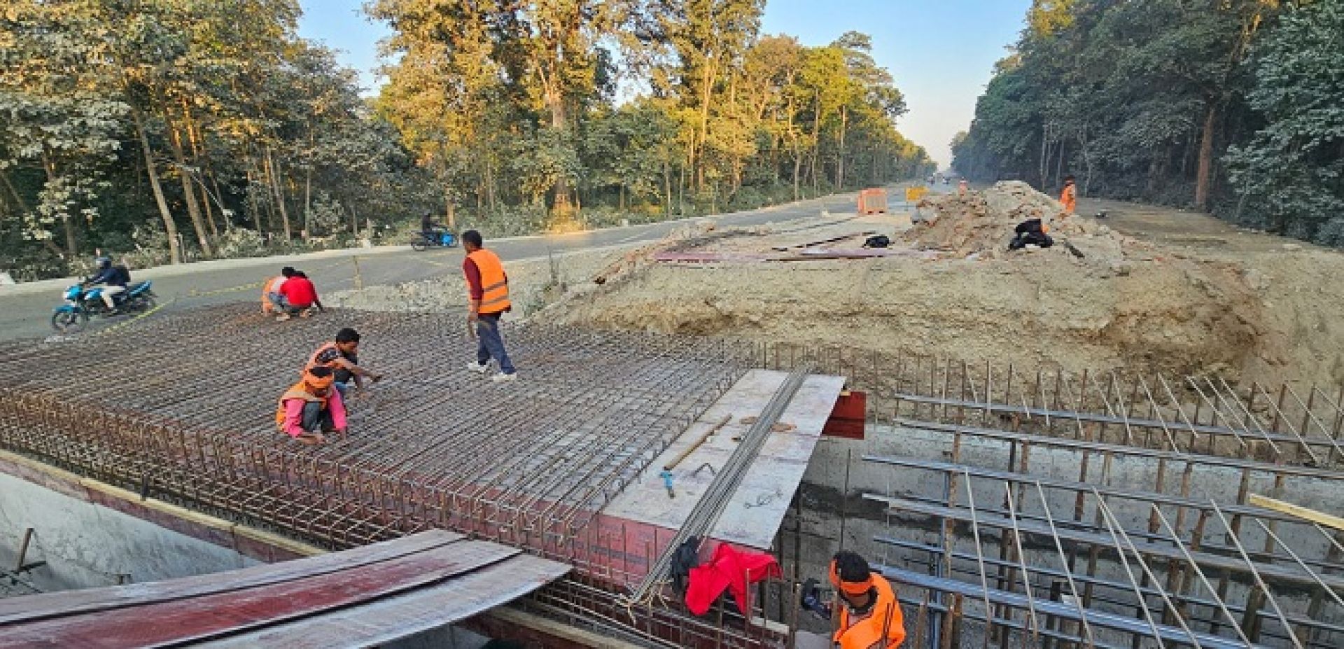 एसियन हाइवेमा आधुनिक ‘ओभरपास’ निर्माण हुँदै