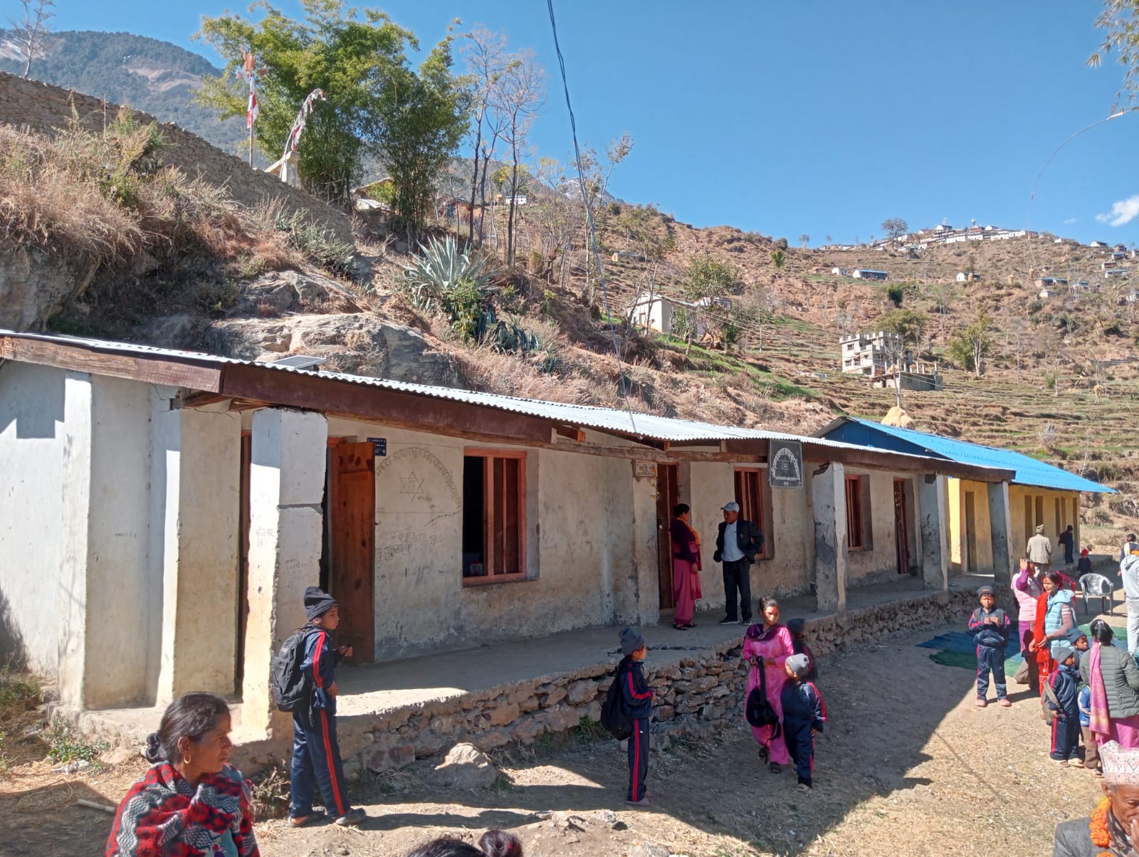कालिकोटमा विद्यालय पुनर्निर्माण गर्न जुटे अष्ट्रेलियाका नेपाली