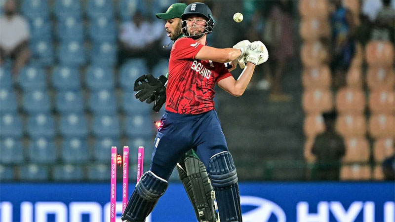 टी २० विश्वकप : पाकिस्तानलाई हराउँदै इङ्ल्यान्ड सेमिफाइनलमा