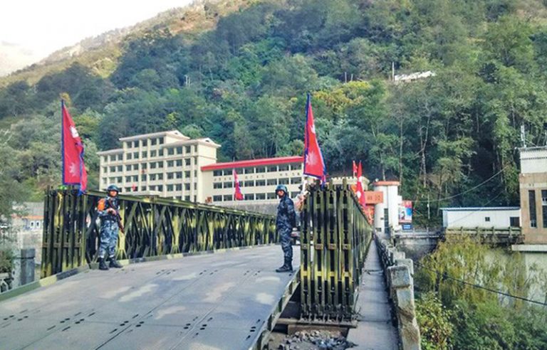 तातोपानी नाका २६ दिनदेखि ठप्प, अर्बौँंका सामान रोकिए