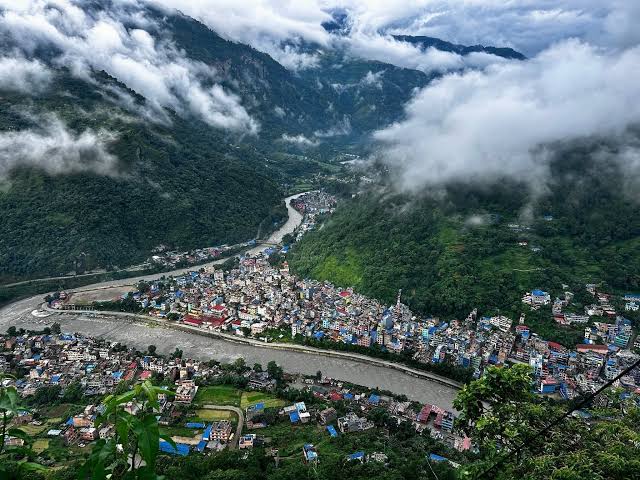 बेनीमा पहिरोले १०० घर जोखिममा