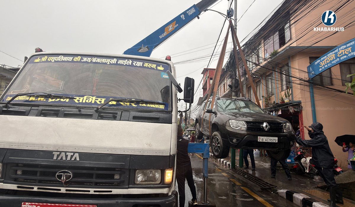 गगन थापाको निवासअगाडि पार्क गरिएको शंकास्पद गाडी प्रहरीले हटायो