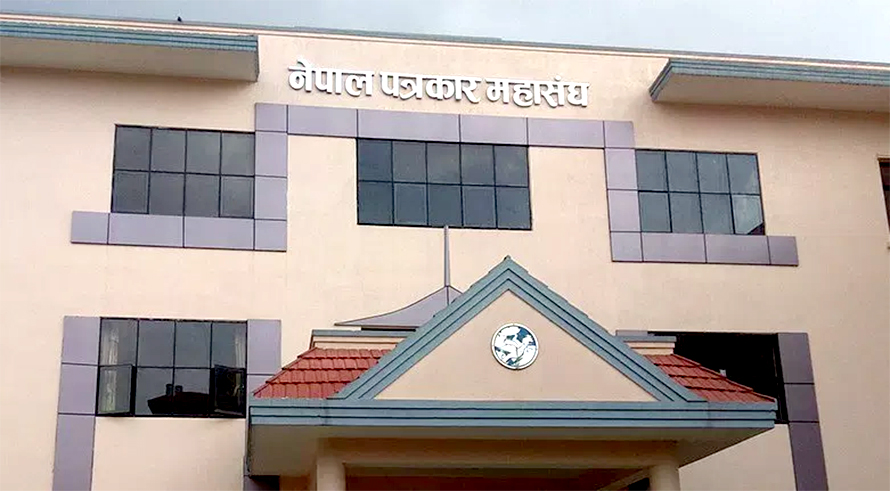 सम्पादक पक्राउ र मिडिया कार्यालयमा छापा : सडक आन्दोलनमा पत्रकार