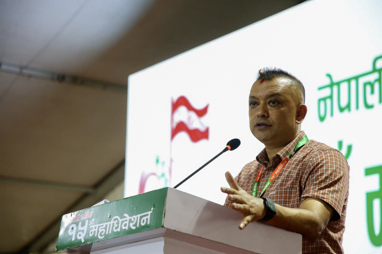 संसद् पुनर्स्थापनाको बहस समयको बर्बादी मात्रै : गगन थापा