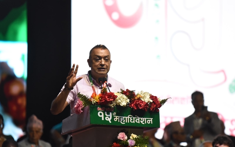 गगनको टिप्पणी : देउवालाई सम्मान कुर्सी राखेर होइन, पार्टी बलियो बनाएर