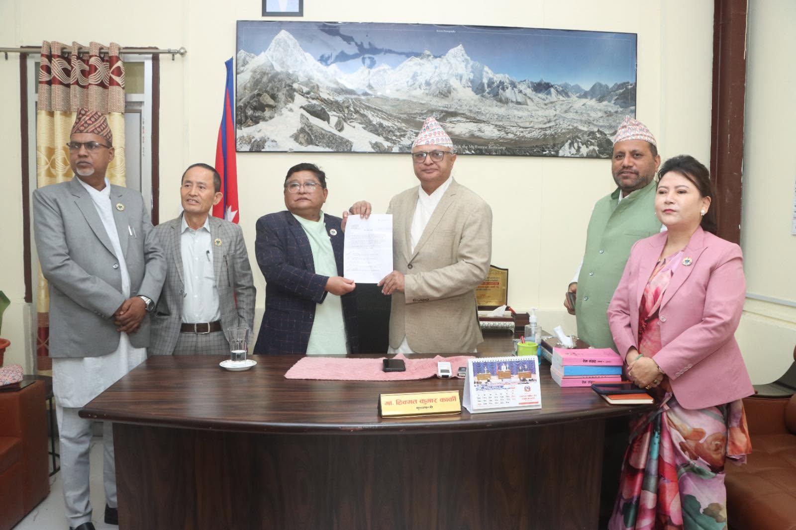 कोशी सरकारबाट बाहिरियो कांग्रेस
