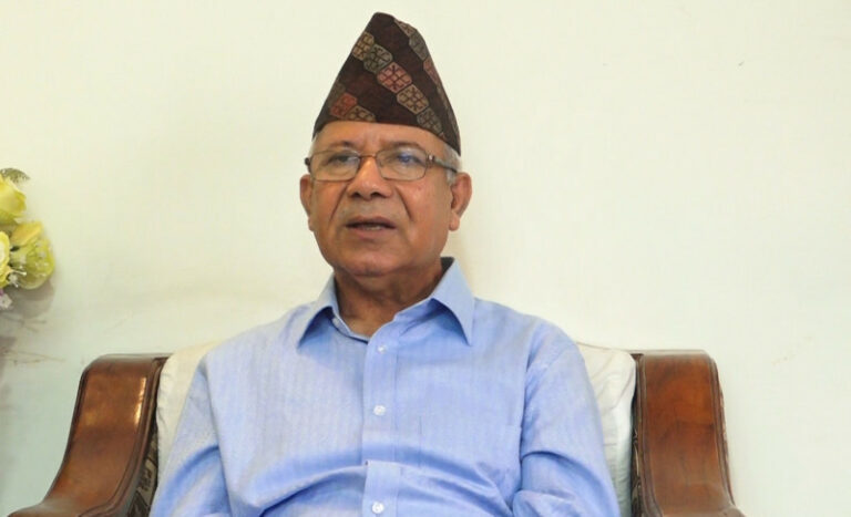 संविधानको रक्षाका लागि परिवर्तनकारी शक्तिबीच एकता आवश्यक : माधव नेपाल