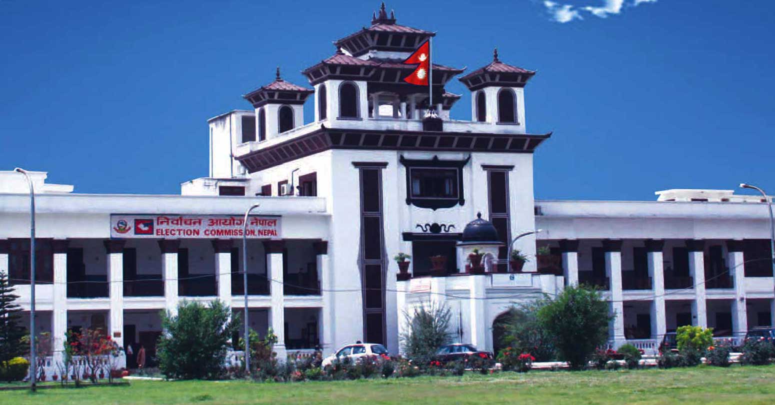 निर्वाचन आयोगको प्रदेश र जिल्ला अधिकारीसँग छलफल