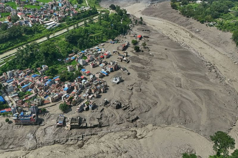 भोटेकोशी बाढी प्रभावित ४ हजार १०८ परिवारलाई ४५ हजारका दरले राहत