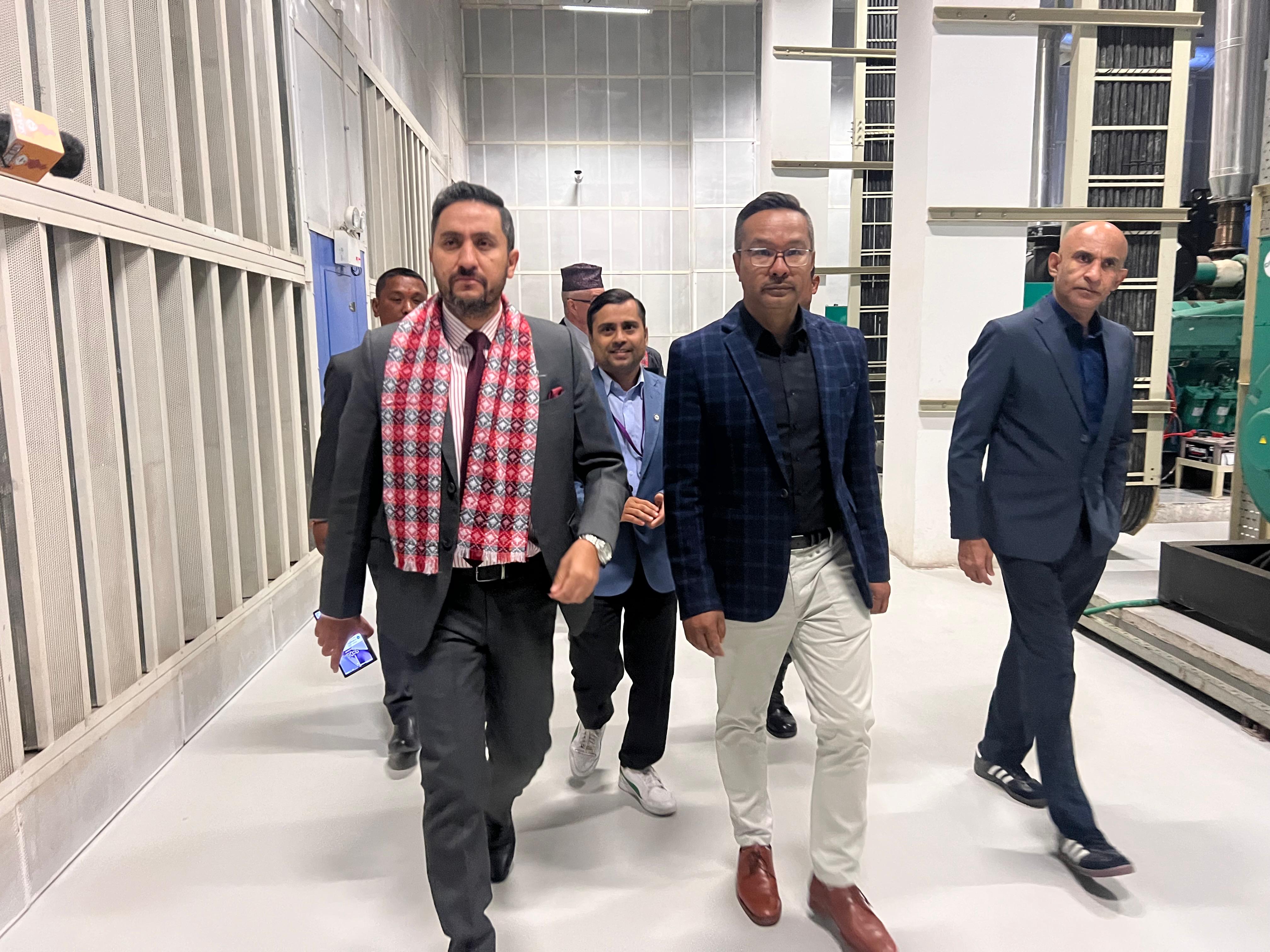 मन्त्री खरेलद्वारा एनसेल कार्यालय अवलोकन