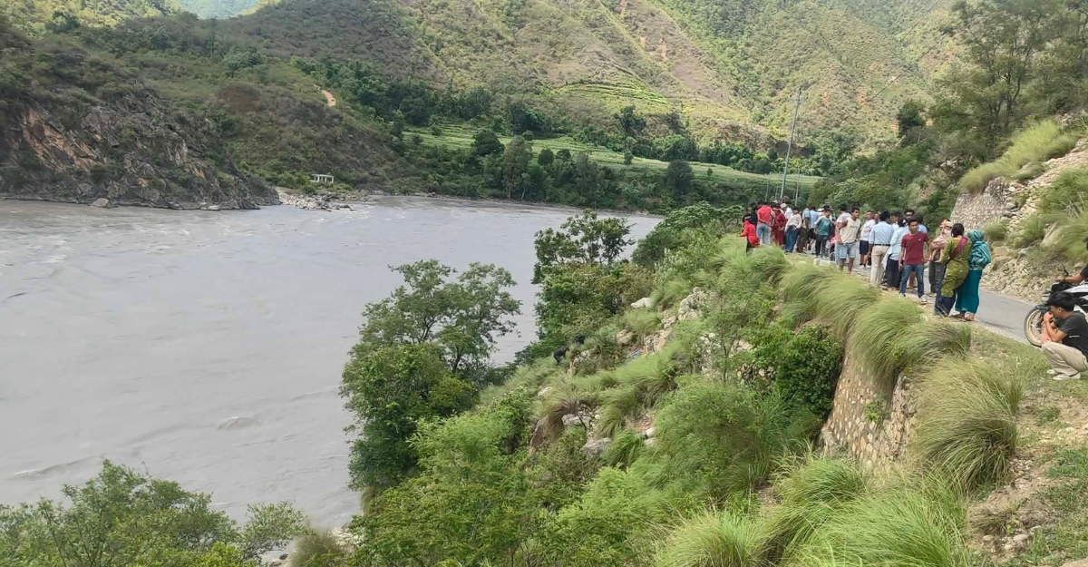 भेरीमा जीप खस्यो, बेपत्ता २ जनाको खोजी जारी