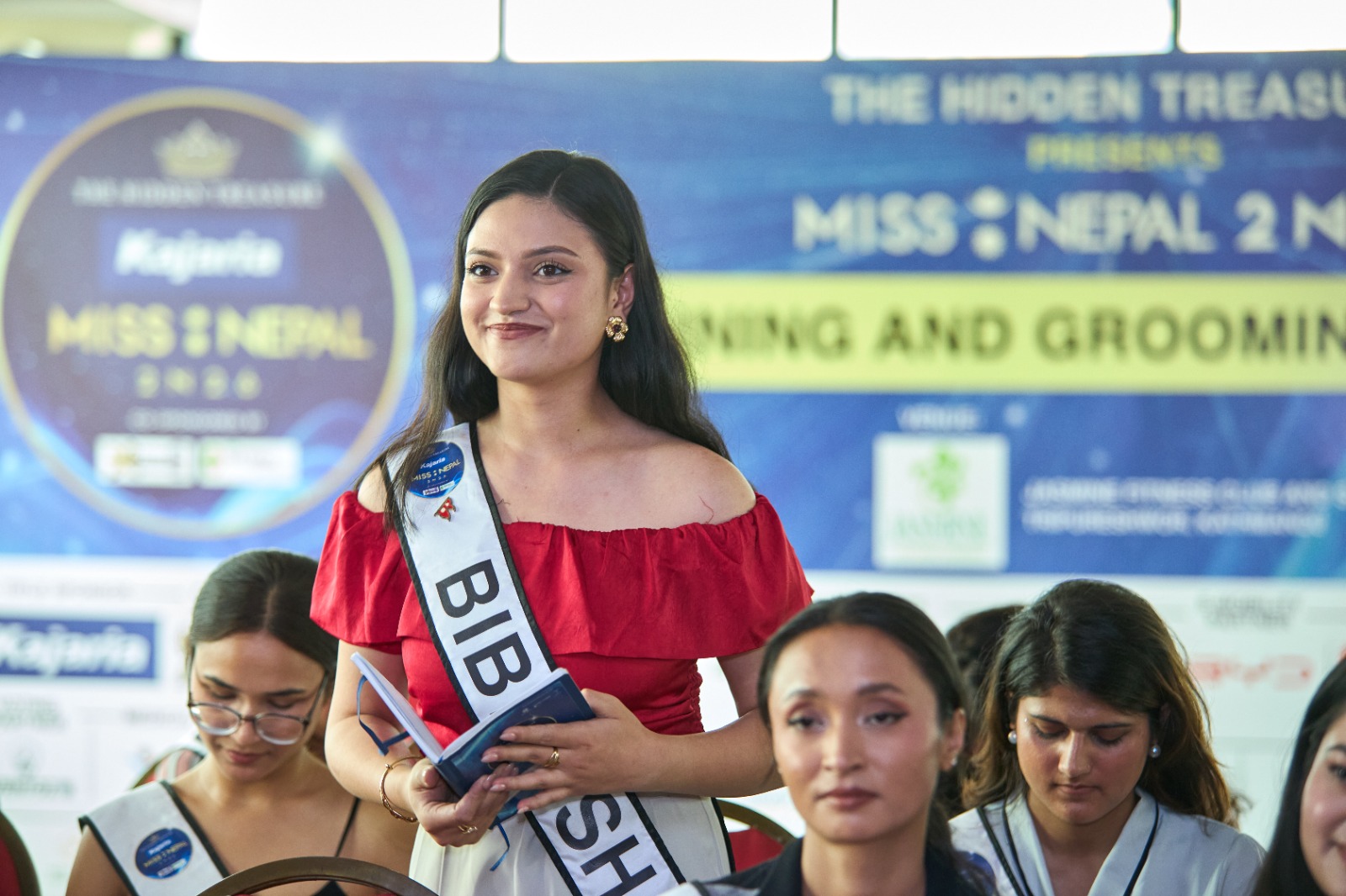 मिस नेपालको मञ्चमा बिभुषा बस्नेत, आत्मविश्वास, नेतृत्व क्षमता र सामाजिक उत्तरदायित्वका कारण विशेष चर्चामा