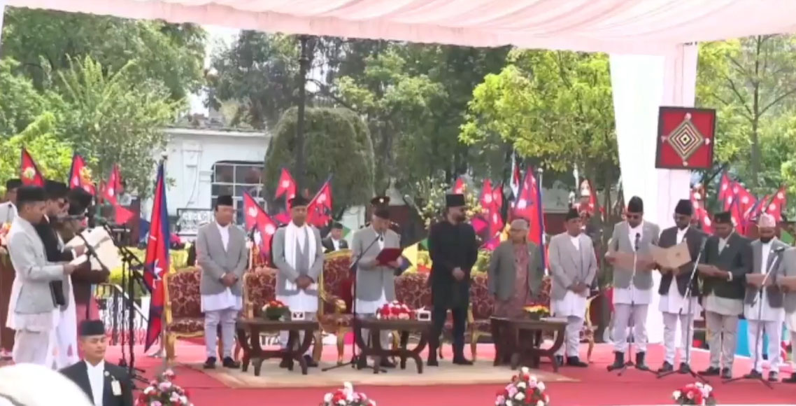 नवनियुक्त मन्त्रीहरुले लिए शपथ