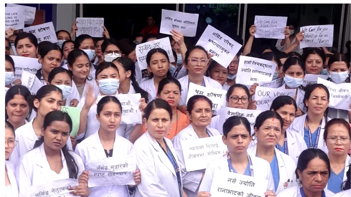 वीर अस्पताल अगाडि नर्सहरुको प्रदर्शन