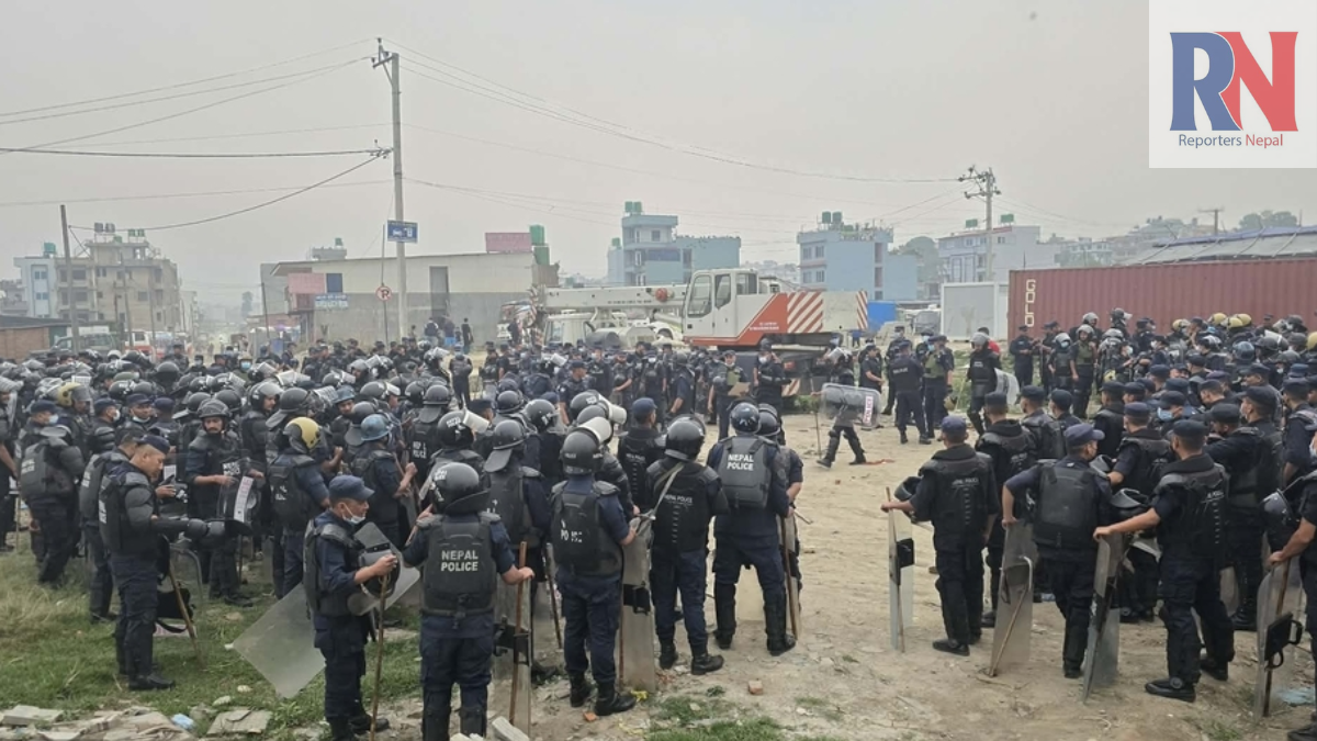 बिहानैदेखि मनोहरा खोला किनारको सुकुमवासी वस्ती खाली गर्न थालियो