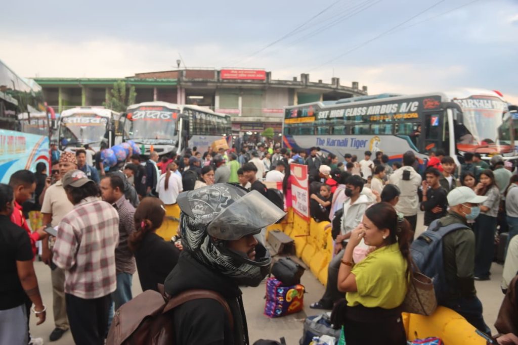 घटस्थापनादेखि आजसम्म २ लाख ६२ हजारले काठमाडौँ छाडे